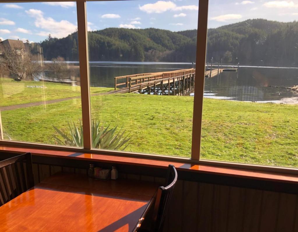Lakeshore Lodge Lakeside Exterior photo